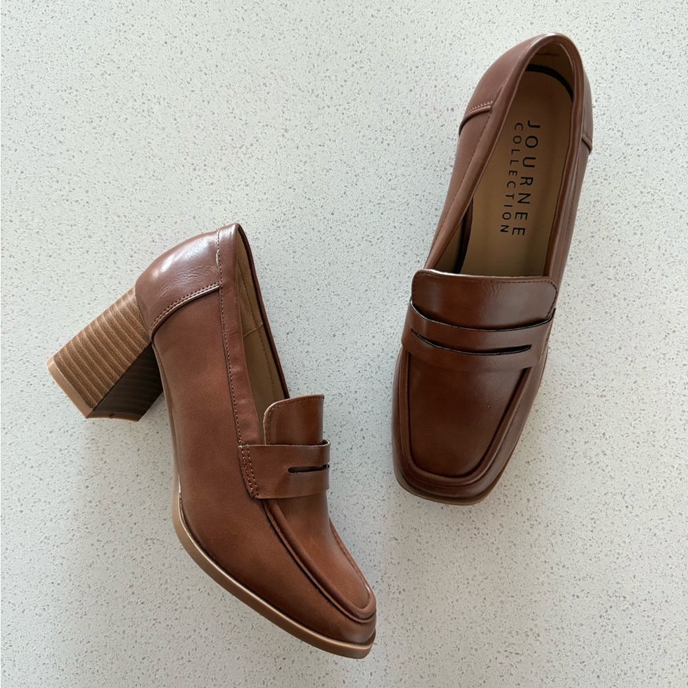 Journee Collection Women's Tan Block Heel Loafers